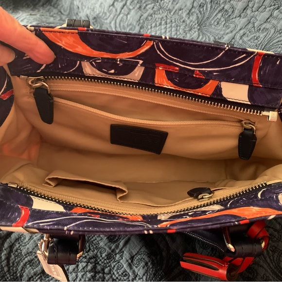 Coach NWT handbag navy/ multi color. - Picture 4 of 8